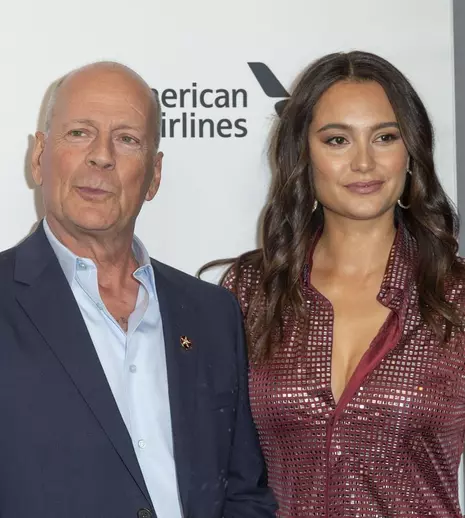 Soţia lui Bruce Willis, apel către paparazzii care îl urmăresc pe actor. „Lăsaţi-l să ajungă din punctul A în punctul B în siguranţă”