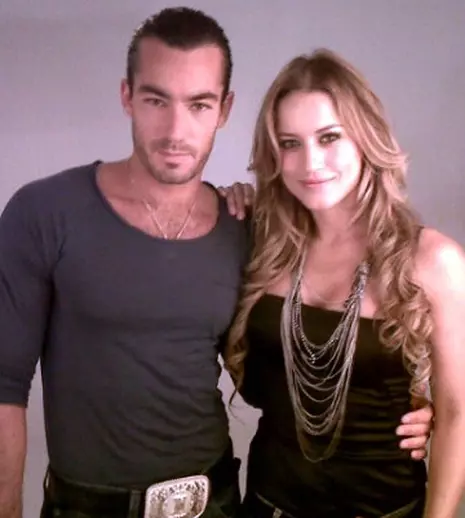 FOTO. Aaron Diaz şi Lola Ponce îşi prezintă fetiţa