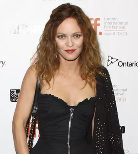 Vanessa Paradis se iubeşte cu un milionar francez