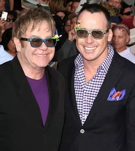 Sir Elton John şi David Furnish se însoară înainte de Crăciun