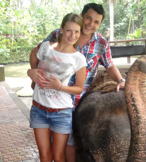 Cove şi-a petrecut luna de miere printre elefanţi şi maimuţe, în Bali