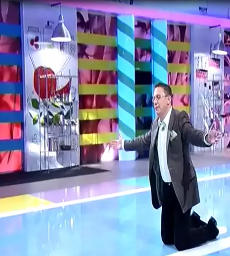 Marius Florea Vizante, în genunchi în platoul "Junior Chef"