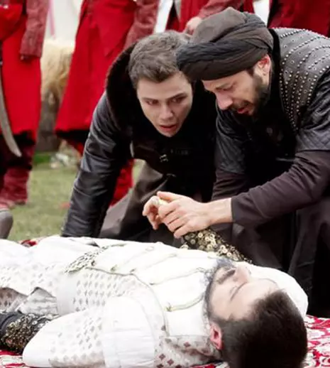Diseară în „Suleyman Magnificul”: Toţi îl plâng pe prinţul Mustafa