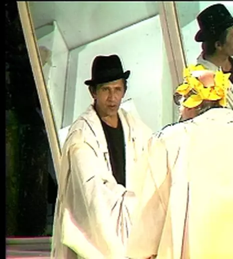 Diseară, TVR 2 difuzează piesa de teatru „Gâlceava zeilor”, cu Virgil Ogăşanu