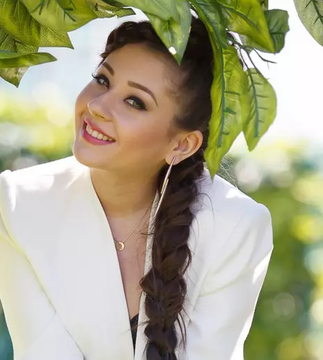 Nicole Cherry a lansat videoclipul “Până vine vineri” | Galerie foto + VIDEO