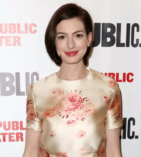 Anne Hathaway face pasul spre televiziune
