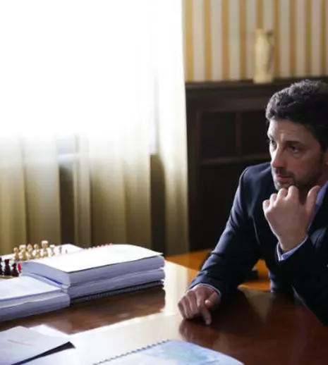 Două cazuri pline de intrigă, în serialul românesc “Deschide ochii”