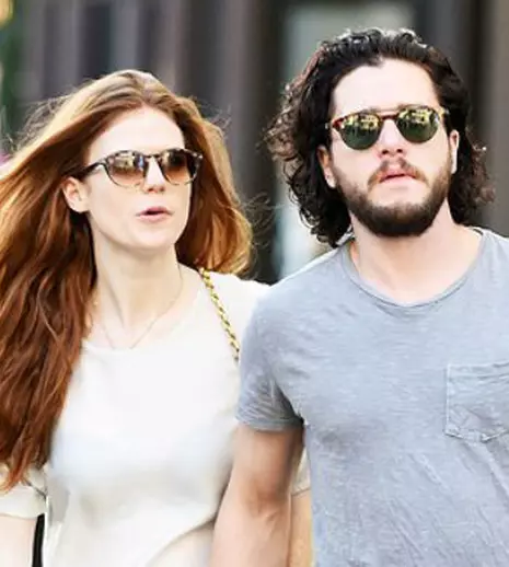 Kit Harington și Rose Leslie, plimbându-se de mână prin L.A.