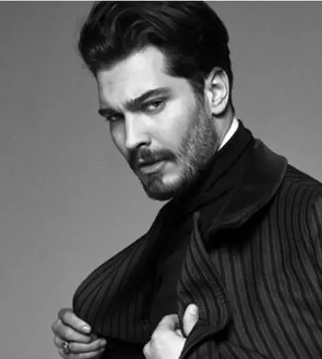 Çağatay Ulusoy se pregăteşte să revină pe micile ecrane din Turcia