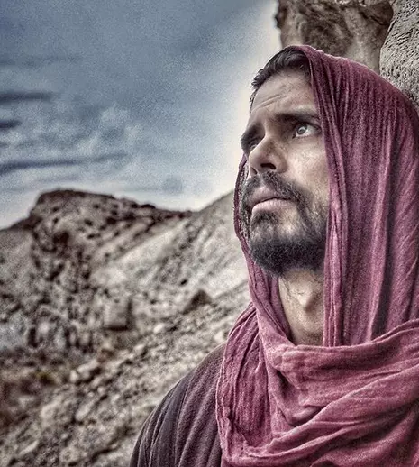 Îl recunoaşteţi? Julian Gil îl interpretează pe Iisus Hristos