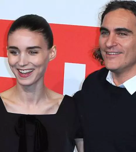 Joaquin Phoenix şi Rooney Mara au devenit un cuplu la filmări?
