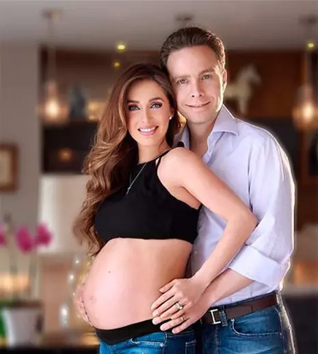 FOTO. Anahi a devenit mama unui băieţel. Ce nume a primit micuțul