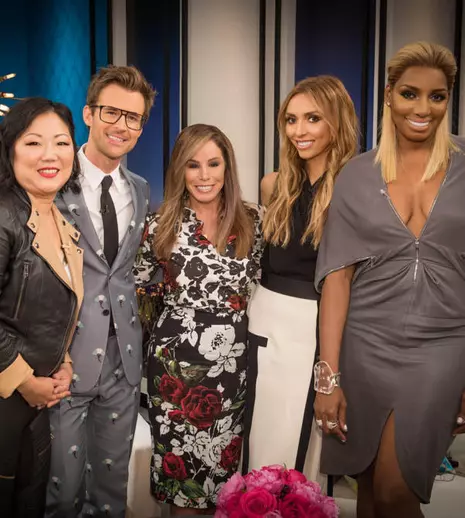 E! ne invită pe covorul roșu de la Premiile Muzicale Billboard 2017