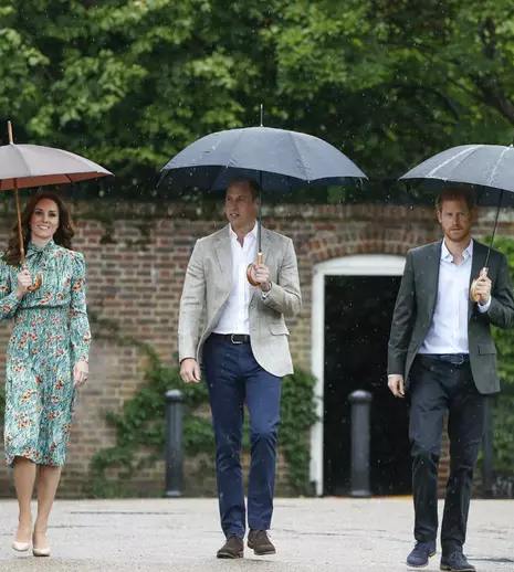 FOTO: Prinţii William şi Harry i-au adus un omagiu mamei lor, prinţesa Diana, la 20 de ani de la moartea acesteia