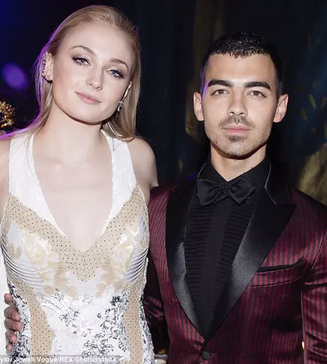 Un prieten apropiat lui Joe Jonas și Sophie Turner a dezvăluit când va avea loc nunta celor doi