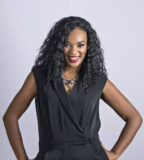 Julie Mayaya este nedespărțită de noul membru al familiei sale