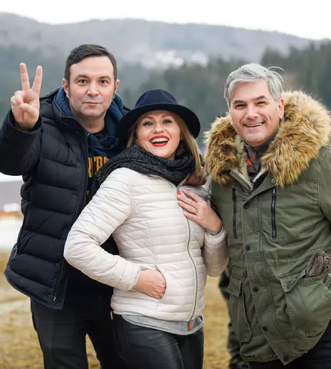 Mirela Vaida și Daniel Buzdugan cautã fete frumoase şi talente în Bucovina, la „Ie, Românie”