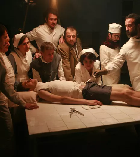 Lungmetrajul „Inimi cicatrizate”, regizat de Radu Jude, este disponibil pe DVD în ediție premium