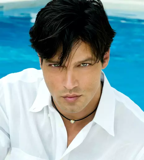 Starul italian Gabriel Garko, din serialul „Onoare și respect”, prezintă Cerbul de Aur