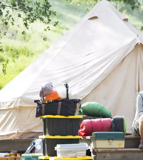 Azi, 15 octombrie, are premiera la HBO și pe HBO GO primul episod din noul serial original „Camping”