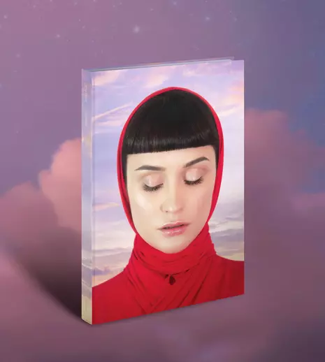 Irina Rimes a lansat cartea-album  „COSMOS”