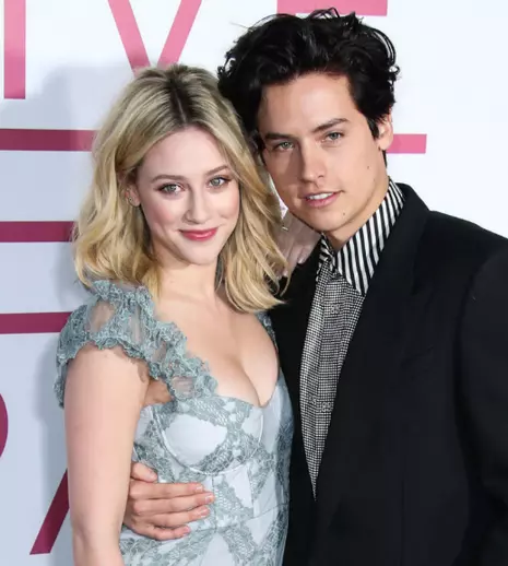 Lili Reinhart și Cole Sprouse, actorii din serialul „Riverdale” s-au despărțit