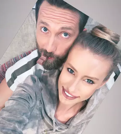 Dani Oțil, noi detalii despre momentul când i-a oferit inelul iubitei. Mama sa a început să plângă când a aflat că se însoară