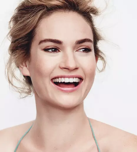 Actrița Lily James, din „Război și pace”, va juca într-o nouă mini-serie