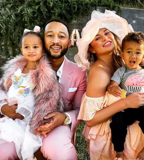 John Legend și Chrissy Teigen vor deveni părinți pentru a treia oară