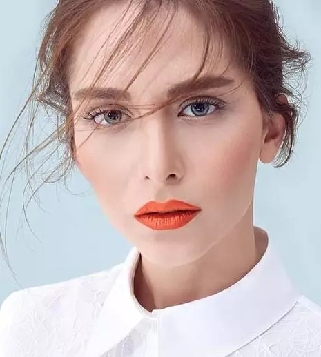 Ezgi Asaroğlu revine după trei ani de pauză