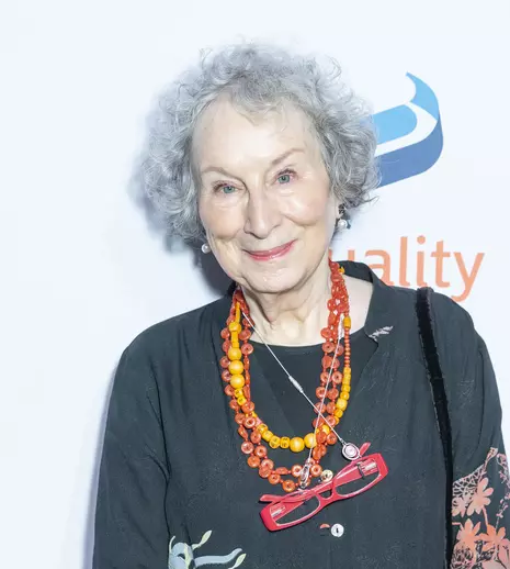 După „Povestea slujitoarei”, Hulu are în proiect o nouă adaptare după Margaret Atwood