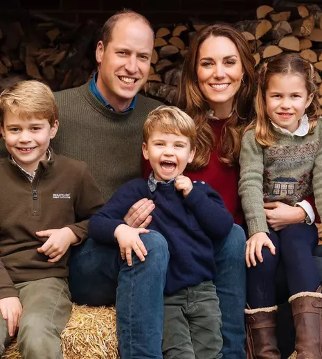 Cum a sărbătorit familia regală Paștele. Regina Elisabeta a II-a, surprinsă de copiii lui William și Kate