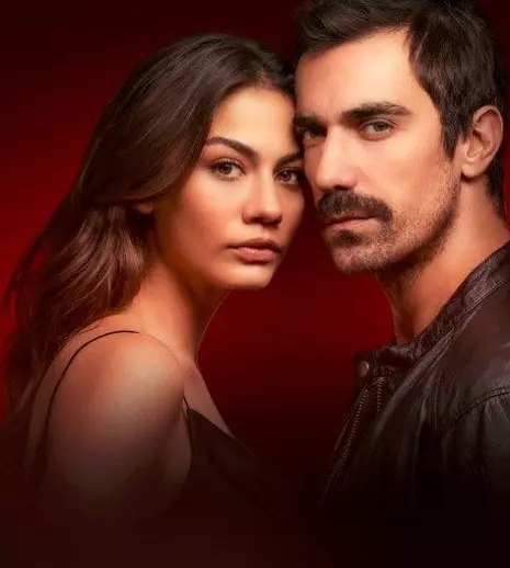 Ce mai fac Demet Özdemir și Ibrahim Çelikkol, protagoniștii din „Prizoniera destinului”