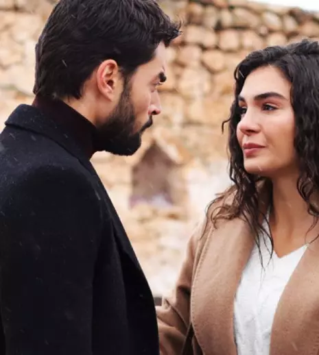 La mulți ani, Ebru Șahin! Frumoasa din „Hercai” a primit deja un cadou superb
