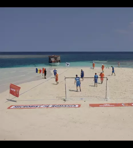 Fotbal în mijlocul oceanului, azi, la „Microbist de România”!