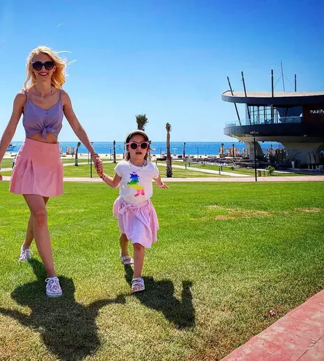 Andreea Bălan, o nouă vacanță cu fiicele sale. Cât costă un sejur în destinația aleasă de artistă