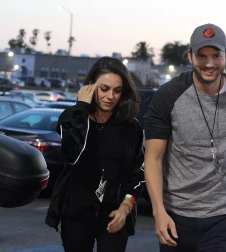 Ashton Kutcher și Mila Kunis, declarații șocante despre modul în care își cresc copiii: „Nu îi spălăm zilnic”