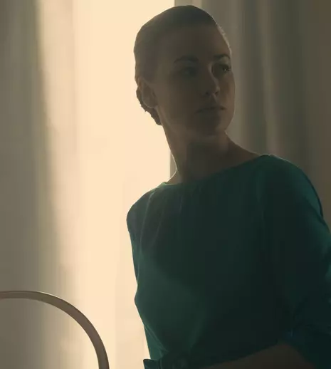 Yvonne Strahovski din „Povestea slujitoarei” și-a dezvăluit sarcina la premiera noului său film