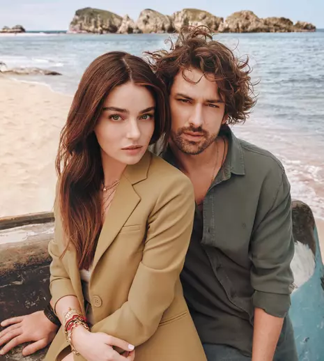 Ayça Ayşin Turan și Alp Navruz joacă împreună în serialul „Ada Masalı”