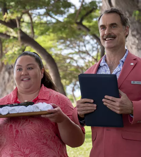 Serialul „The White Lotus” vine la HBO și ne dă întâlnire cu actori cunoscuți