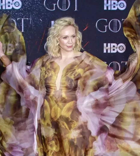 Gwendoline Christie, fosta Brienne din „Urzeala tronurilor”, s-a alăturat distribuției serialului „Wednesday”, de la Netflix