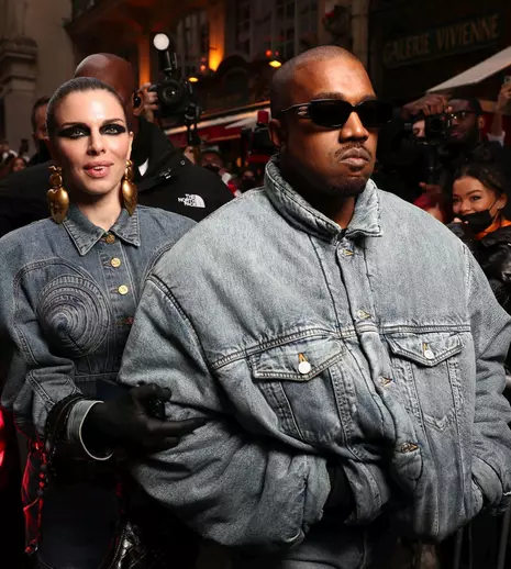 Kanye West și Julia Fox s-ar fi despărțit. Actrița a șters toate pozele cu rapperul