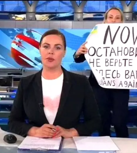 Ce s-a întâmplat cu jurnalista rusă care a protestat în direct la TV. Anunțul făcut de Marina Ovsyannikova