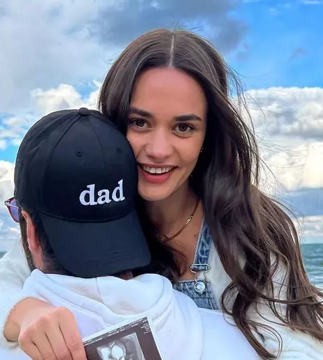 Hande Soral și Ismail Demirci au dezvăluit sexul bebelușului. Ce nume au ales pentru copil