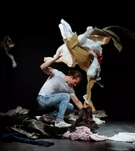 „Mica serenadă” a genialului Mozart, transpusă în mișcare de maestrul Gigi Căciuleanu, se joacă în weekend la ARCUB