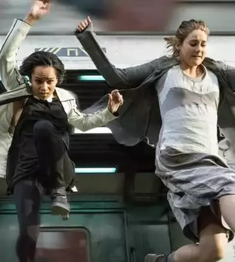 Filme la TV azi, 17 mai: „Divergent”, „Hulk uriașul”, „Experiment la cald”