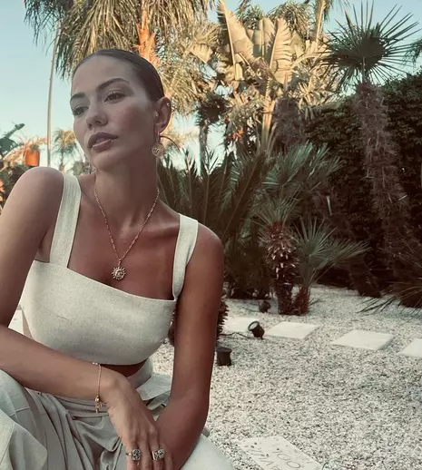 Demet Özdemir are coronavirus. Detaliul observat de fani în mesajul actriței de pe Instagram