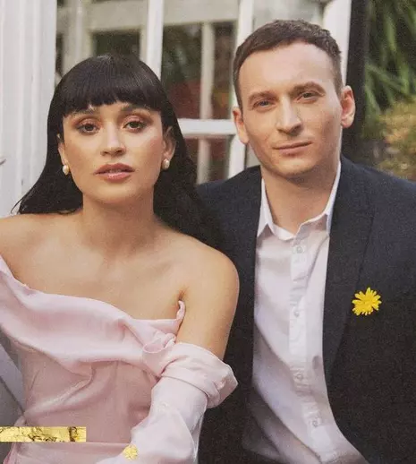 Irina Rimes și The Motans, alături de partenerii lor în clipul piesei „Gata de zbor”. Cum a dat de înțeles Denis Roabeș că s-a căsătorit