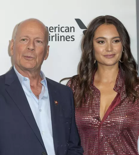 Soţia lui Bruce Willis, apel către paparazzii care îl urmăresc pe actor. „Lăsaţi-l să ajungă din punctul A în punctul B în siguranţă”