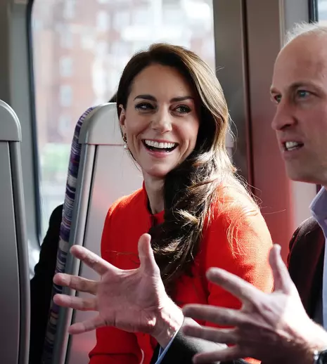 Au renunțat la limuzină! Kate Middleton și prințul William s-au deplasat cu metroul într-o vizită oficială